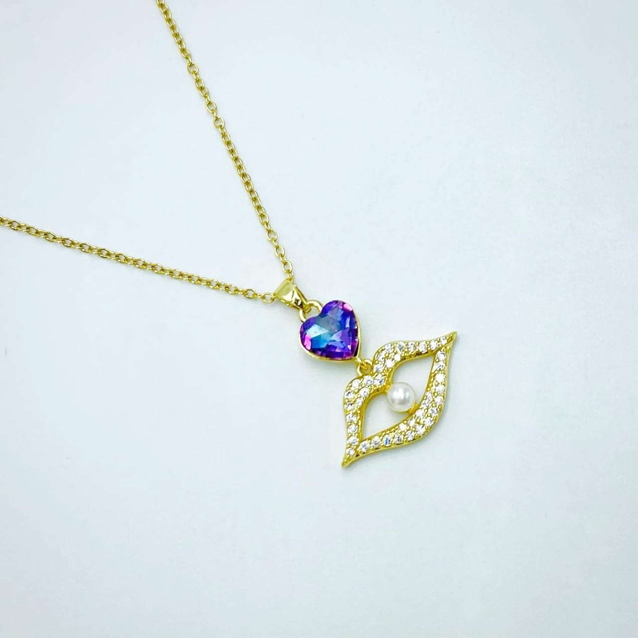 Gold-Plated Stainless Steel Heart & Lip Necklace – Sparkling Charm with Pearl Accent