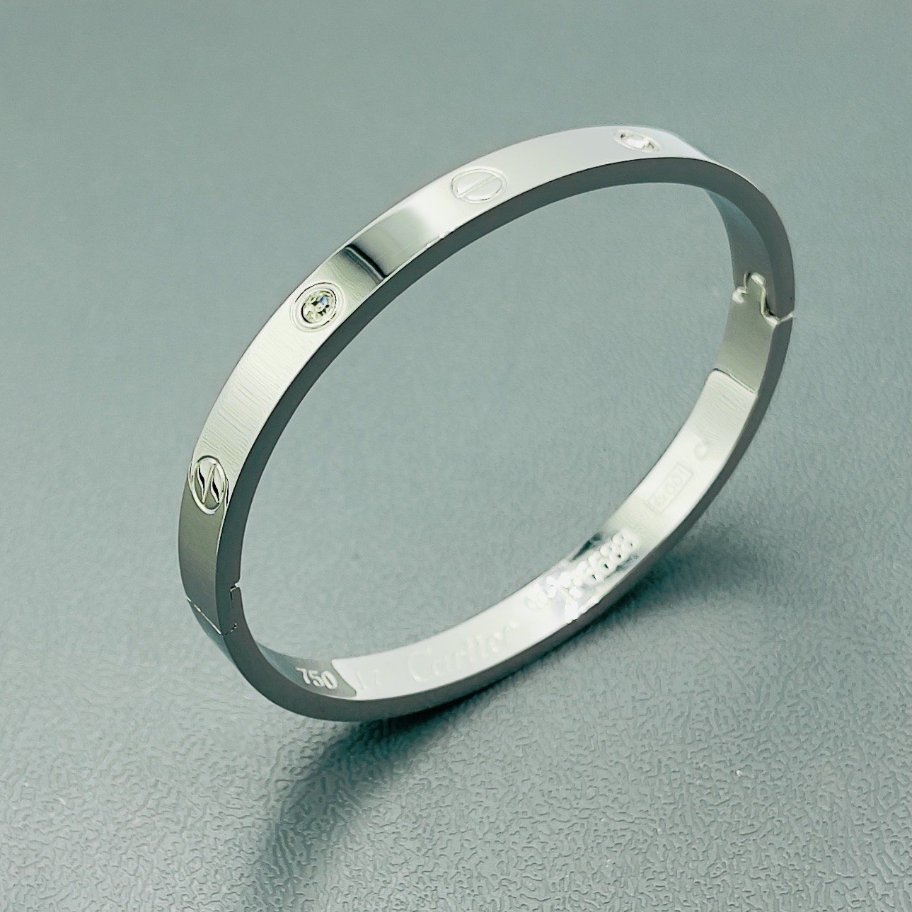 Elegant Silver Stainless Steel Bracelet with Crystal Accents – Timeless Luxury