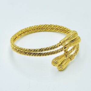 Elegant Stainless Steel Bracelet – Luxurious Twisted Design