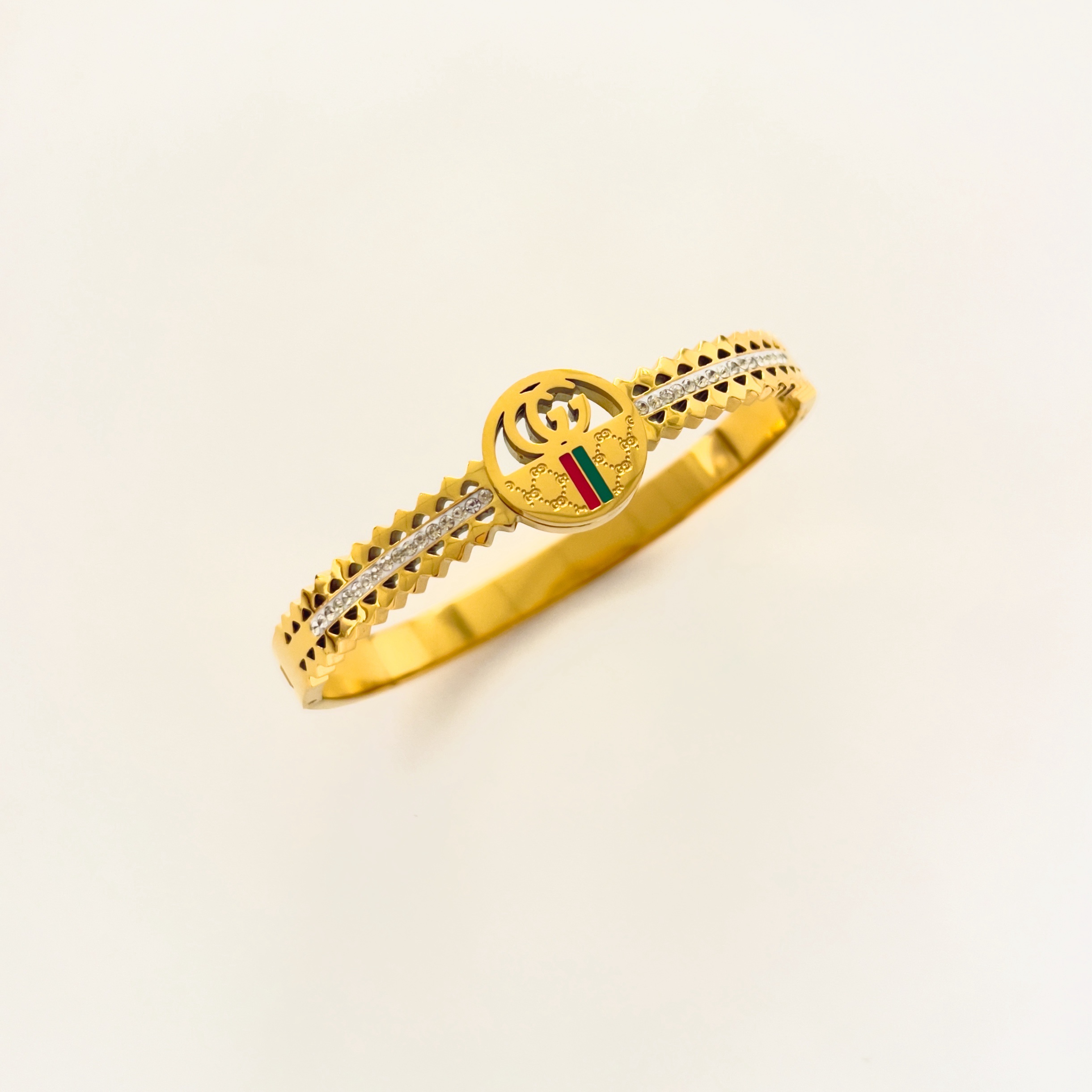 Gold-Plated Stainless Steel Everyday Bracelet – Modern Style for the Busy Woman